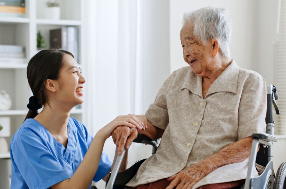 Elderly Hospital vs. Nursing Home vs. Senior Care Center — What Are the Differences and Similarities?